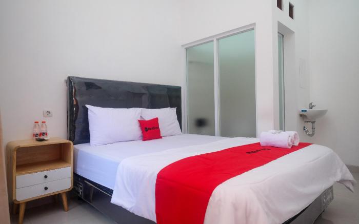 RedDoorz near INSTIPER Yogyakarta