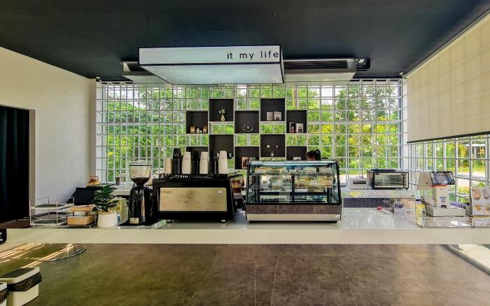 It my life cafe x camp