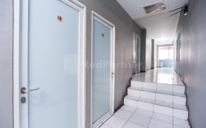 J&B Rooms Pramuka Jakarta Mitra RedDoorz