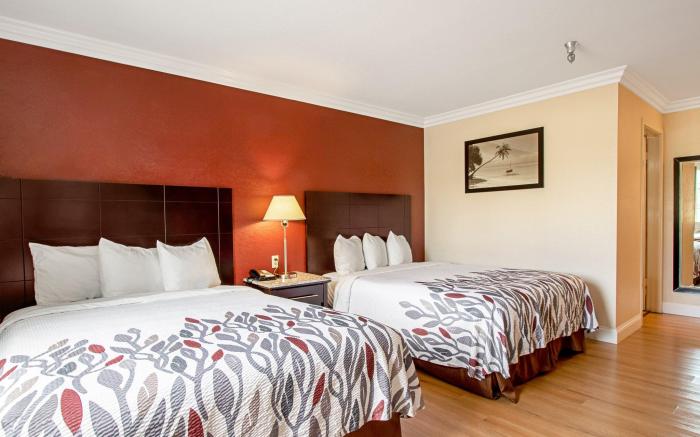 Red Roof Inn & Suites Monterey