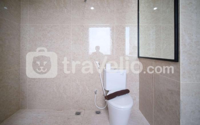 Homey 3BR Grand Sungkono Lagoon Apt By Travelio