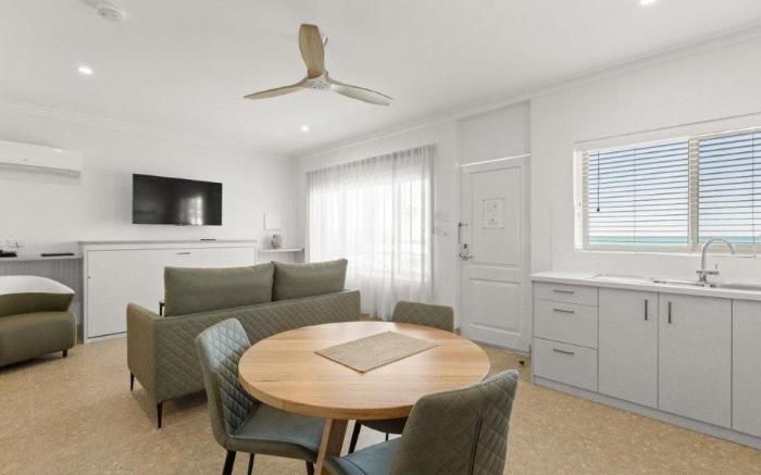 Moonlight Bay Suites