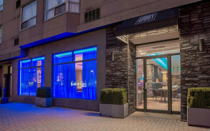 Sandman Signature Mississauga Hotel