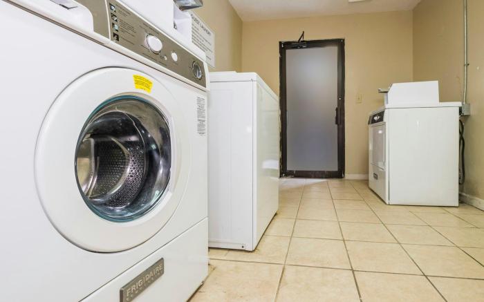 Red Roof PLUS+ & Suites Opelika