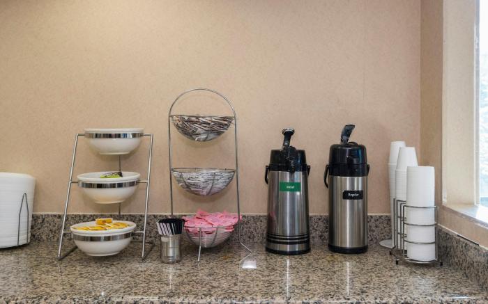 Red Roof Inn & Suites Cincinnati North - Mason