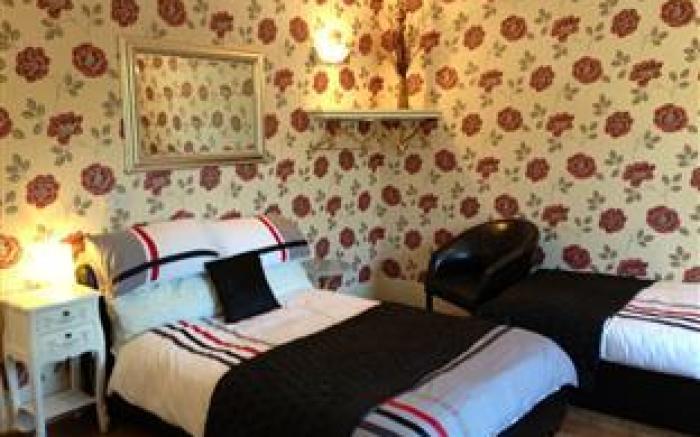 Little John Hotel