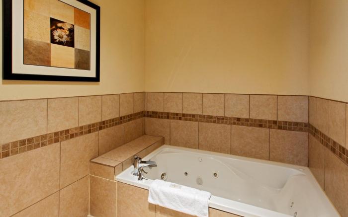 Holiday Inn Express Hotel & Suites Cleburne By IHG