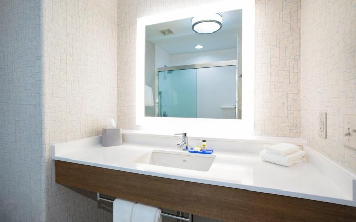 Holiday Inn Express & Suites Phoenix - Glendale Sports Dist By IHG