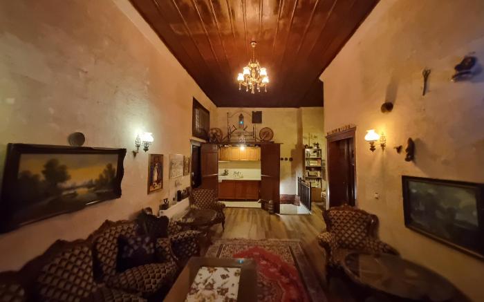 Born Hotel 