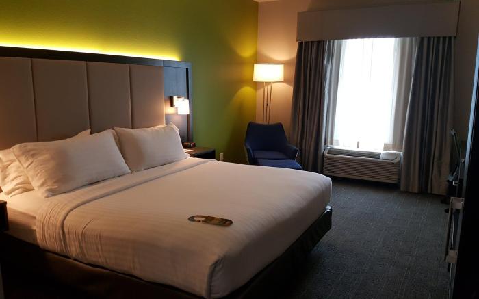 Holiday Inn Express Pearland By IHG