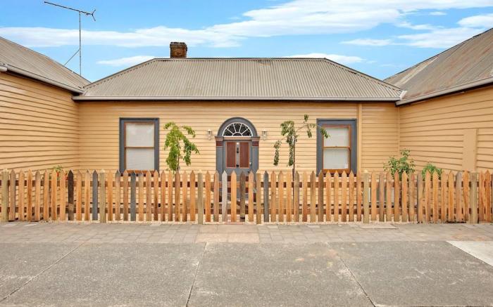 Robinson Cottage