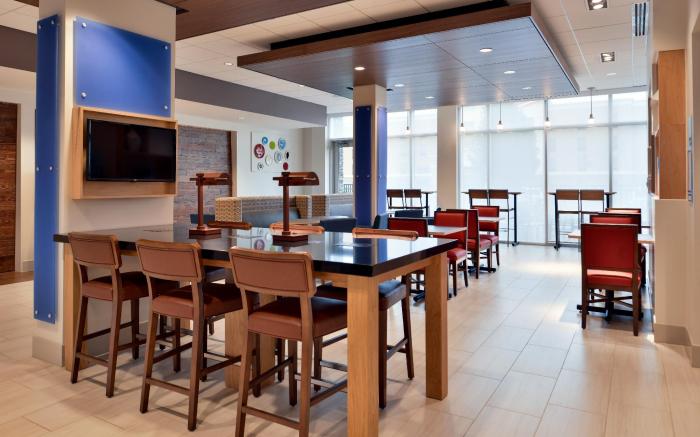 Holiday Inn Express & Suites - Marshalltown By IHG