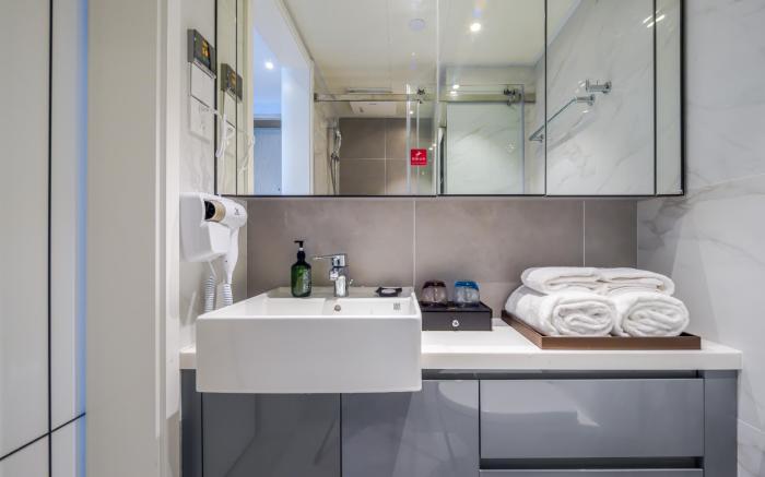 Xi She International Executive Apartment (Shenzhen Coastal City South Oil Clothing City Store)