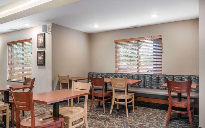 AmericInn by Wyndham Winona