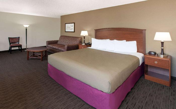 AmericInn by Wyndham Grundy Center