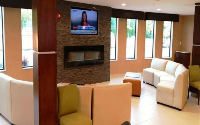 Holiday Inn Express & Suites St Louis Airport by IHG