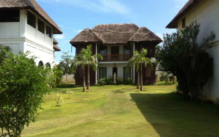 Le Pondy - Beach and Lake Resort