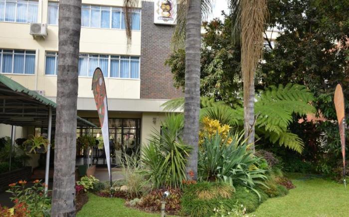 Cresta Oasis Hotel