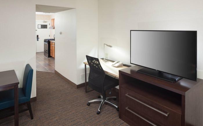 Residence Inn by Marriott Kansas City Country Club Plaza