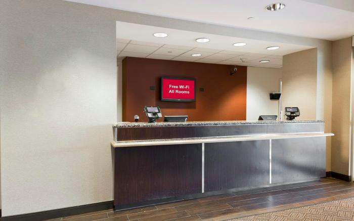 Red Roof PLUS+ Long Island - Garden City