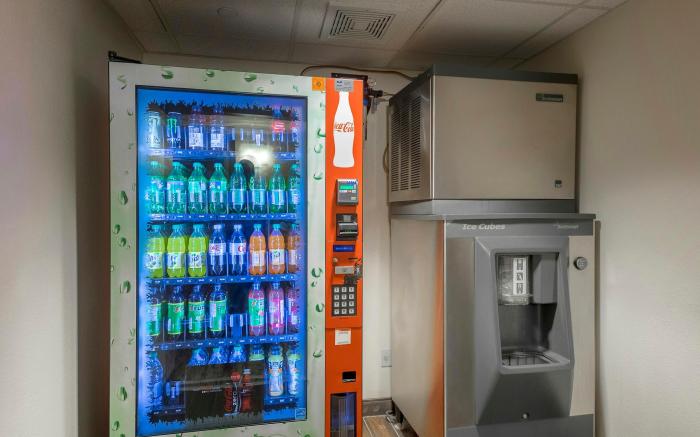 Red Roof PLUS+ Long Island - Garden City