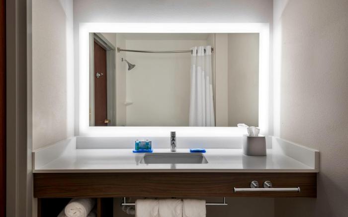 Holiday Inn Express & Suites Charlotte Arpt-Belmont by IHG