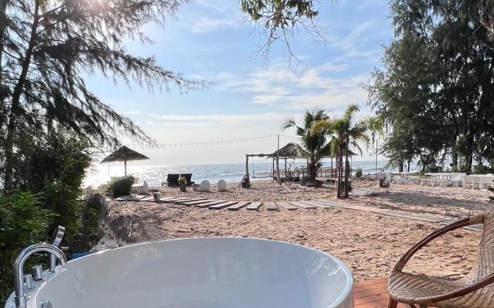 Warm Beach Resort