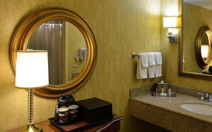 DoubleTree by Hilton Houston - Greenway Plaza Hotel