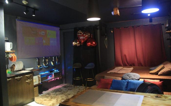 EL MEIR CINEMA CABIN BESIDE ENCHANTED KINGDOM