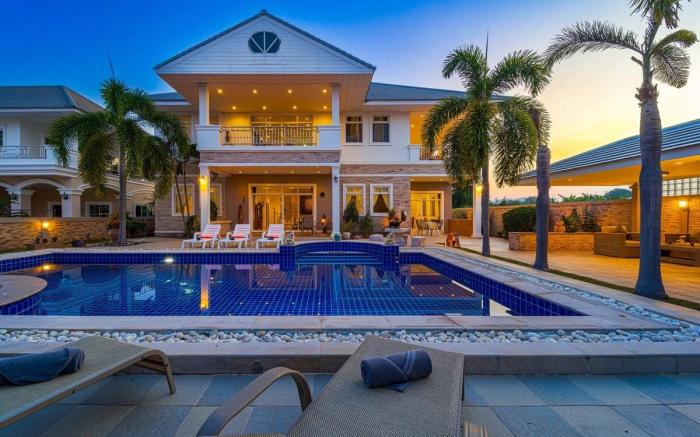 Luxurious 5-Bedroom Private Pool Villa! (PV6)