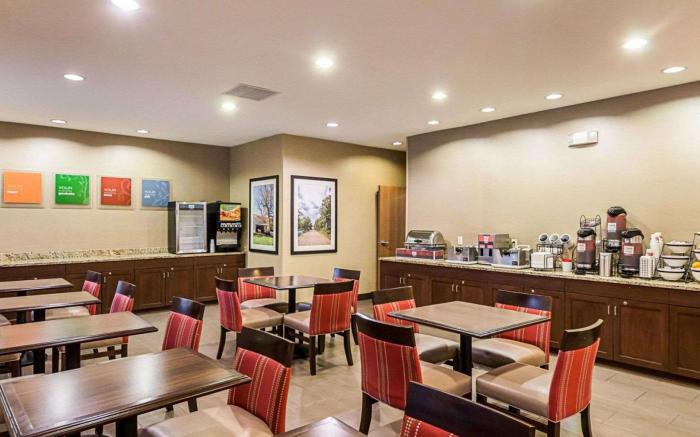 Comfort Inn East