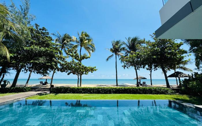 Beachfront villa 1000m2, 5BR  Sanctuary Ho Tram