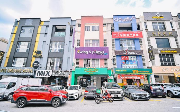 Swing & Pillows @ KL Sri Petaling