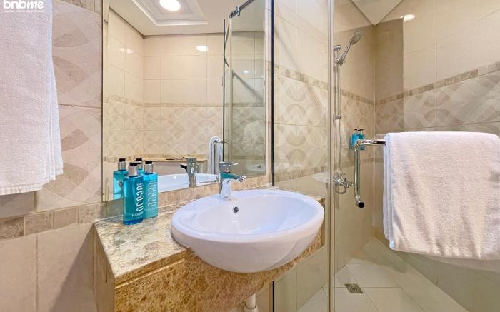 bnbmehomes |Contemporary Apt in Business Bay| 2402