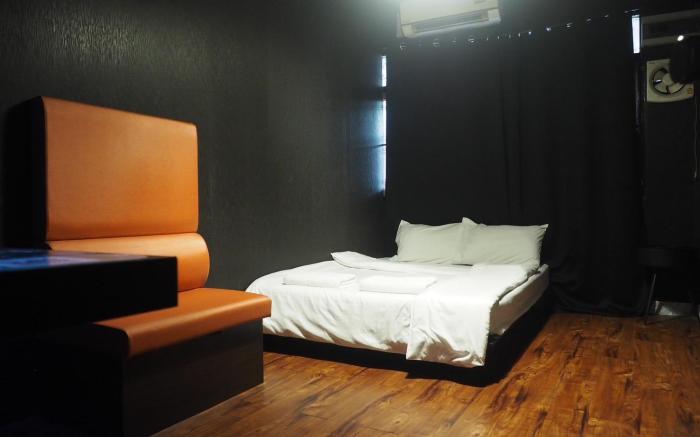 Doctor Alien Hostel