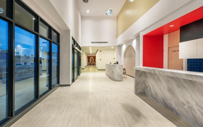 PLAAI Plus Hotel, Bowin