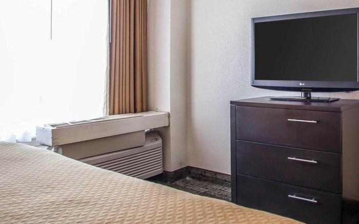 Quality Suites Milwaukee Airport