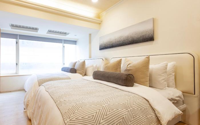 Sleep Inn R6, Room for 2-4 People, Downstairs is MRT Z2 Exit