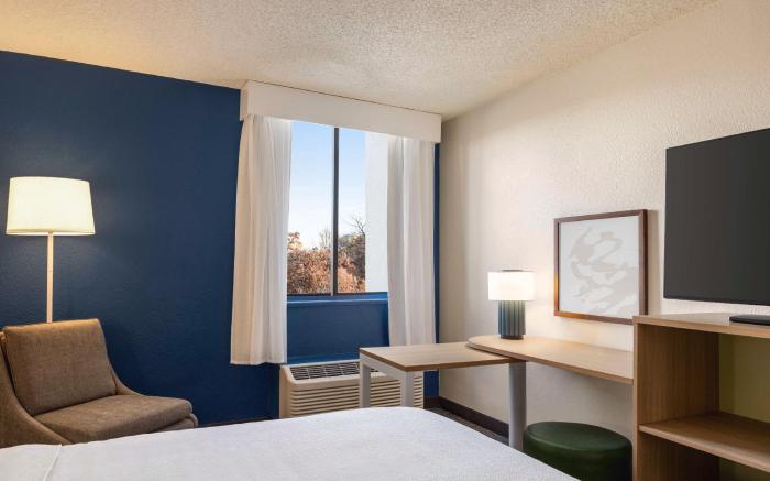 Spark by Hilton Germantown Washington DC North