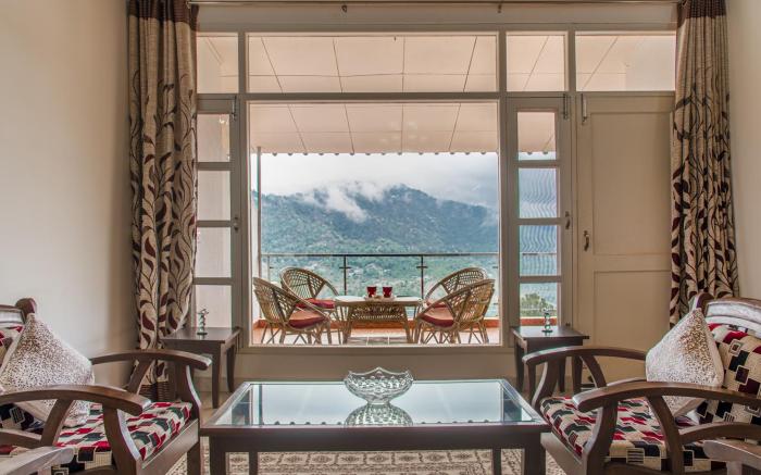 Kasauli Edge Apt with Balcony.