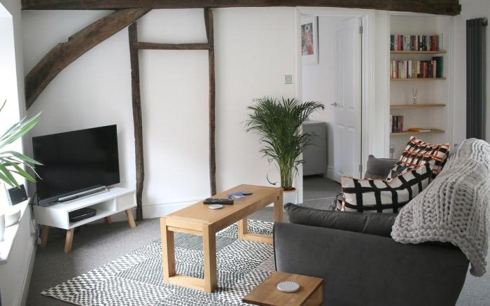 Grade II Listed Flat with Modern Touches Sleeps 2