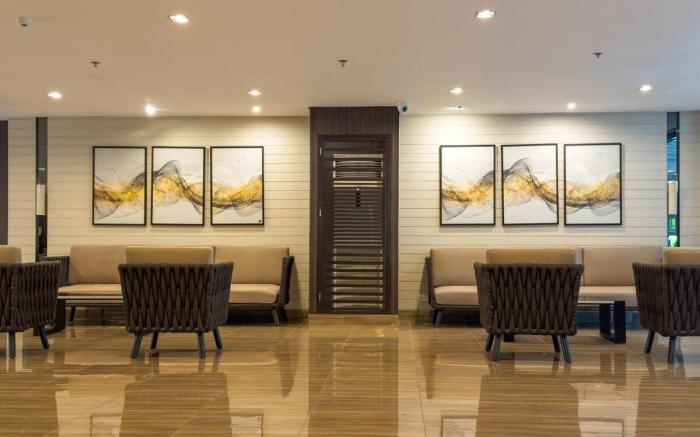 Business Luxury in a Twin Bed Suite 2X55