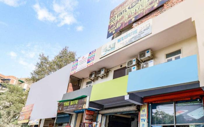 Super Hotel D Plaza Near Pitampura Metro Station