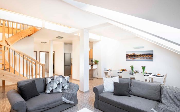 150m² 4BR Duplex Near Metro & Prague Center