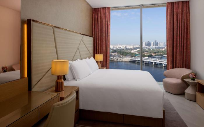 Hilton Dubai Creek Hotel & Residences