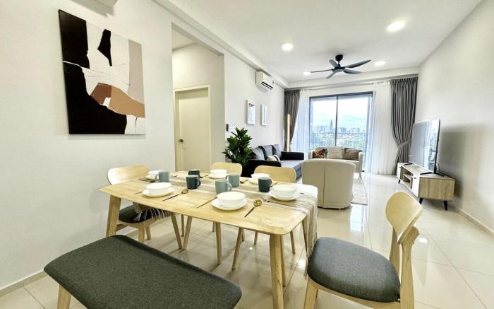 MRT Ekocheras Luxe Suite: Velvet Serenity by Moka