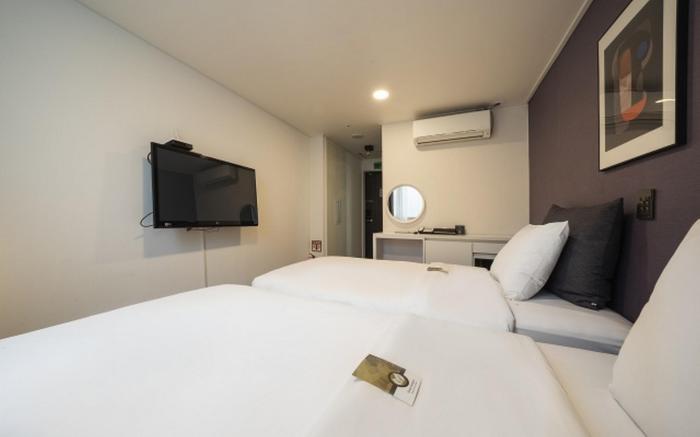 Myeongdong Young Inn Hotel