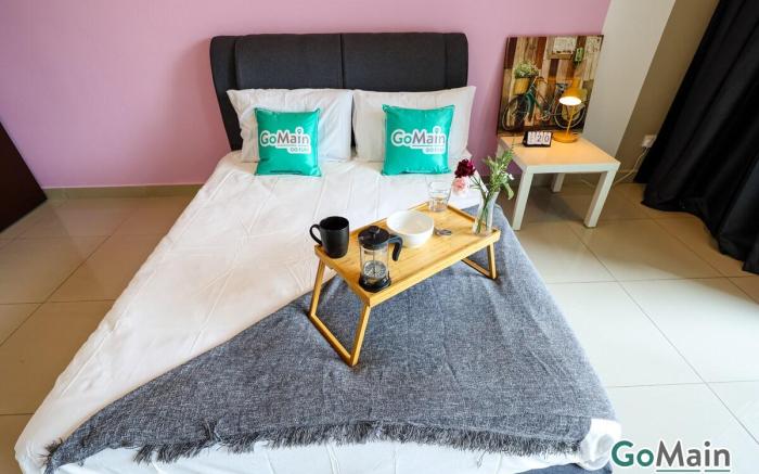 For 2Pax /Trefoil Setia Alam Suite Free Parking
