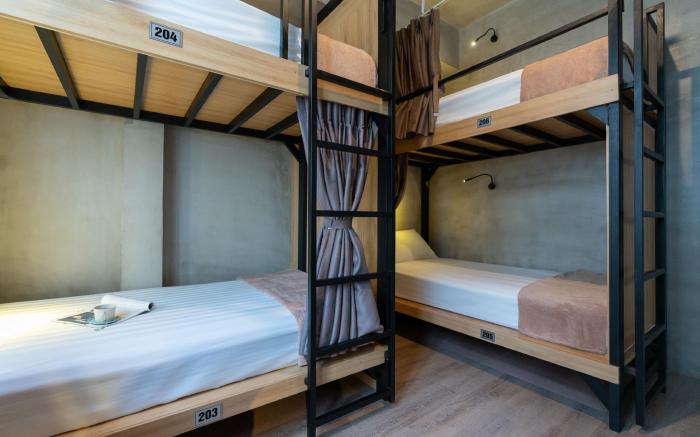 9 Hostel and Bar