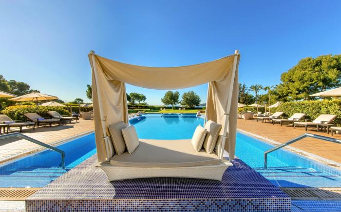 The St. Regis Mardavall Mallorca Resort